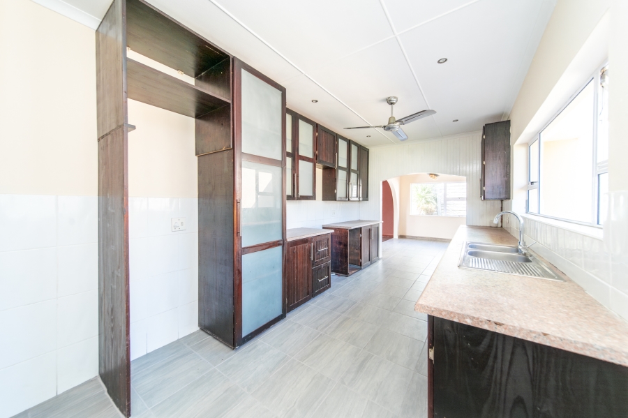 5 Bedroom Property for Sale in Beacon Bay Eastern Cape